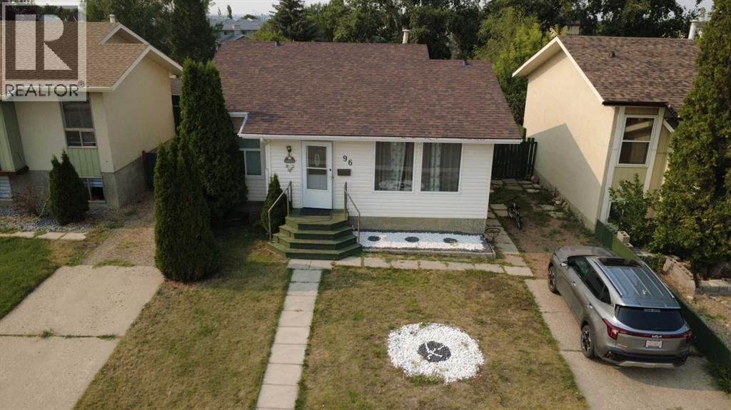 96 Simpson Crescent Se Property Photo 3