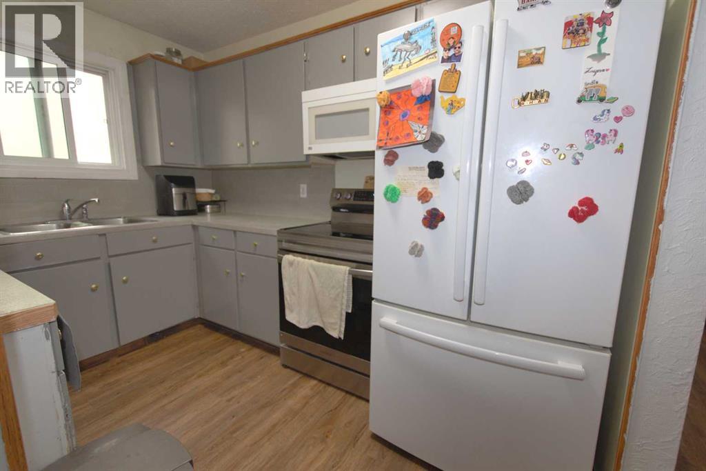 96 Simpson Crescent Se Property Photo 8