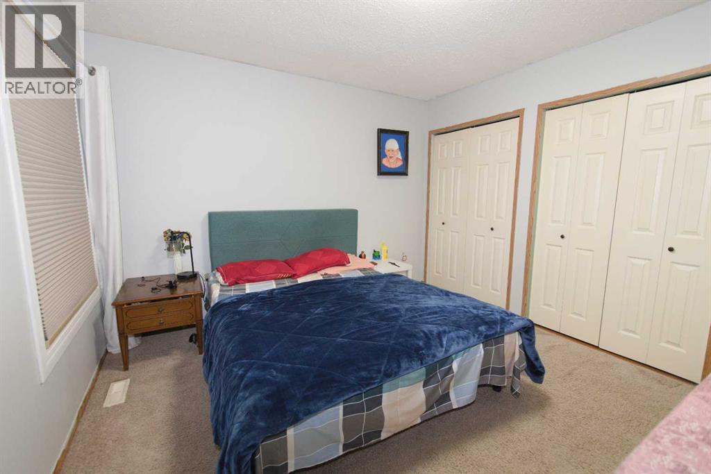 96 Simpson Crescent Se Property Photo 12
