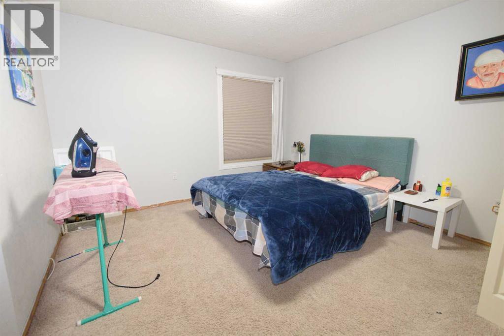 96 Simpson Crescent Se Property Photo 13