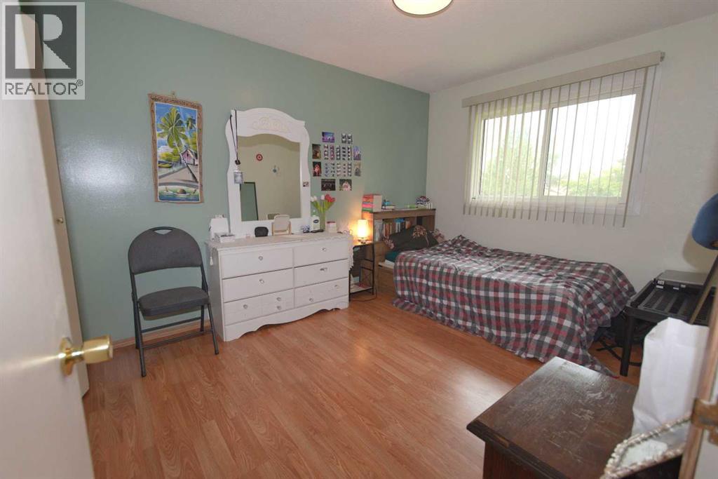 96 Simpson Crescent Se Property Photo 14