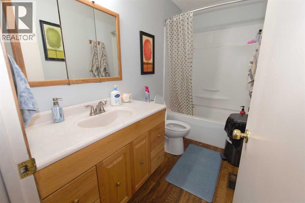 96 Simpson Crescent Se Property Photo 20