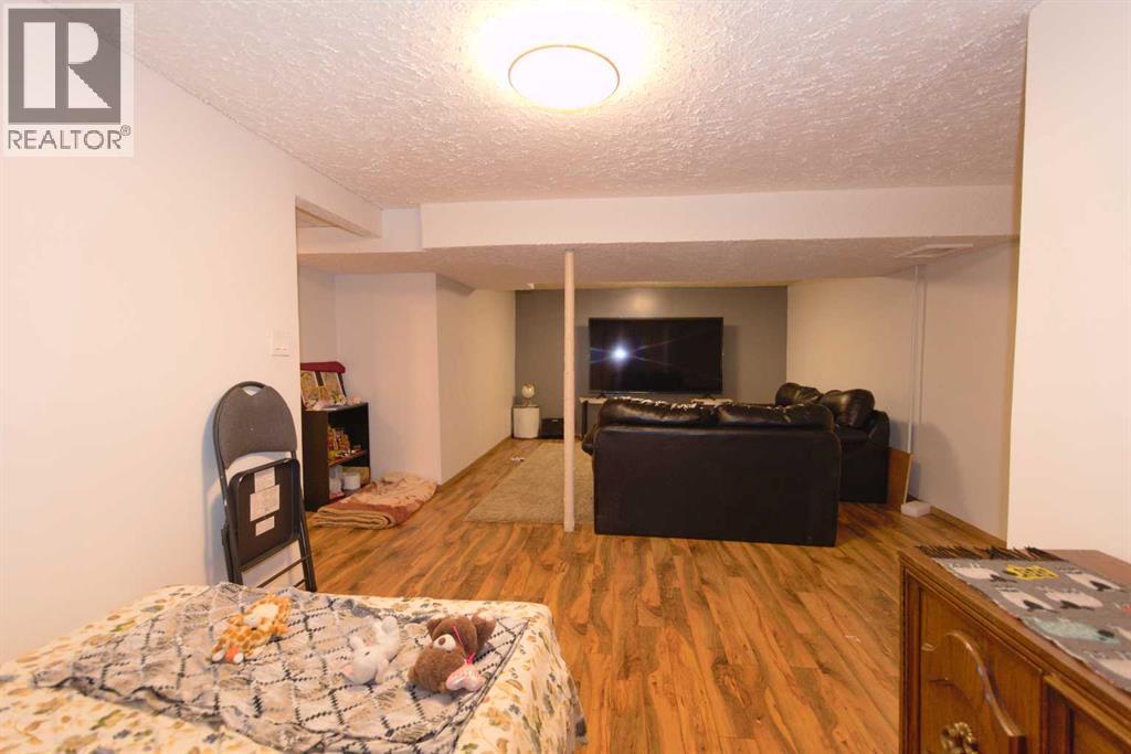 96 Simpson Crescent Se Property Photo 21