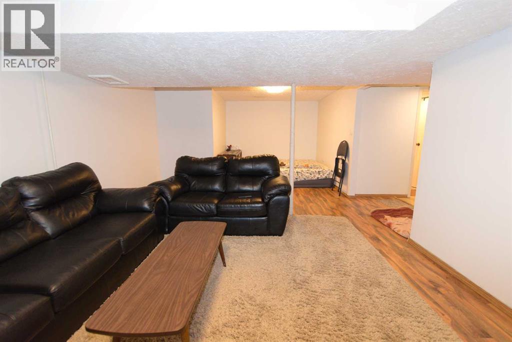 96 Simpson Crescent Se Property Photo 22