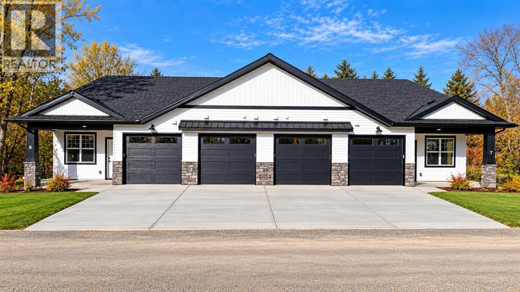 5463 55 Avenue Property Photo 1