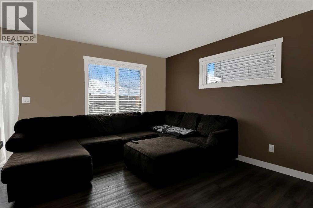 8445 101 Avenue Property Photo 2
