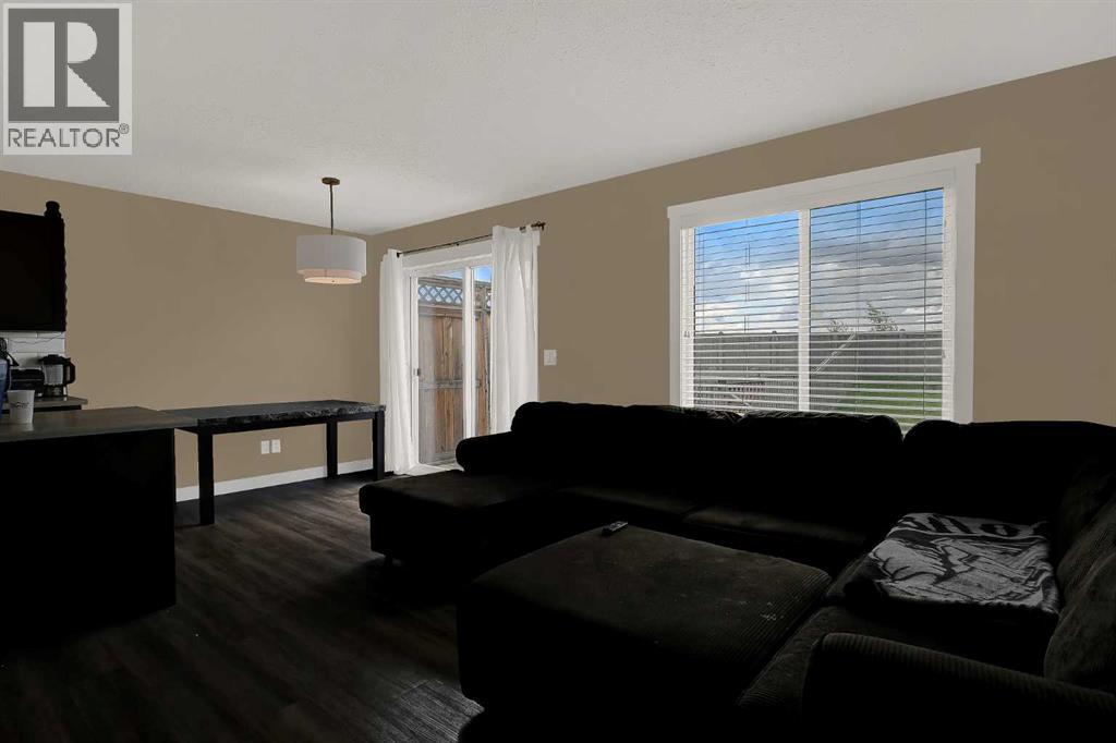8445 101 Avenue Property Photo 3