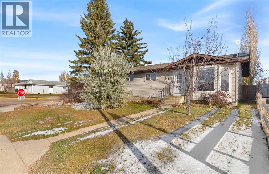 5225 48 Street Property Photo 1