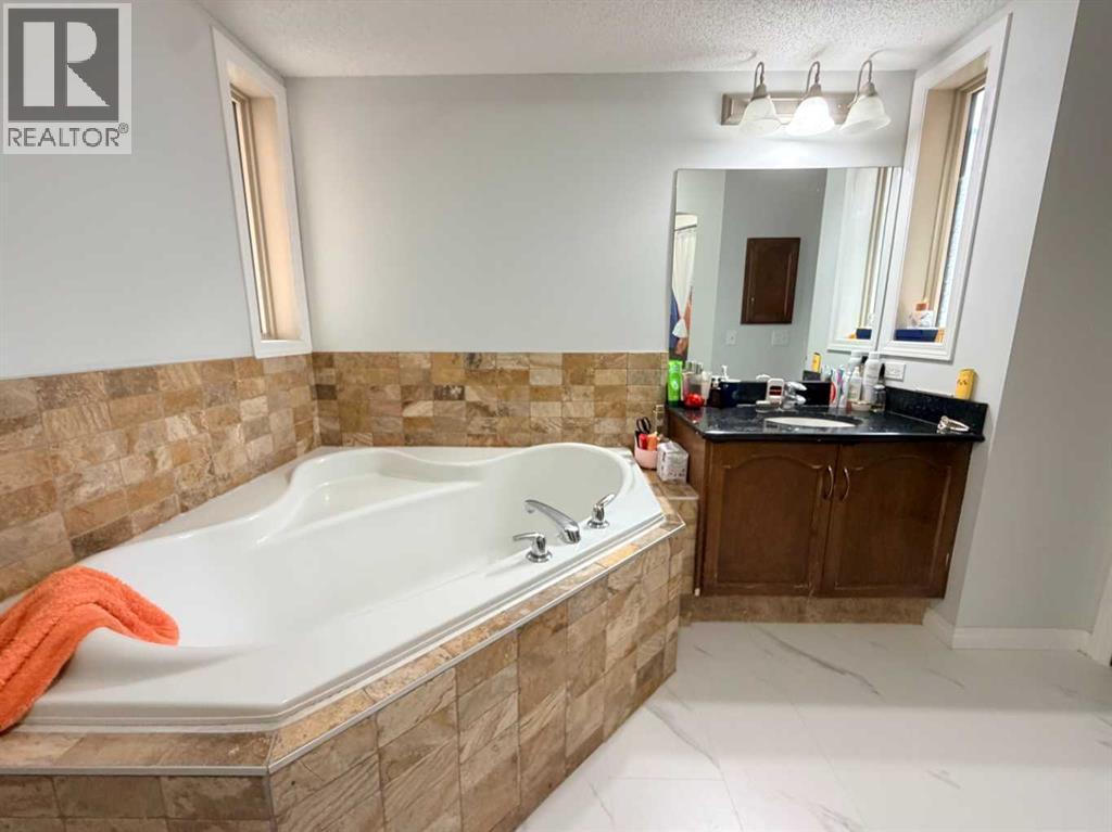 184 Panora Close Nw Property Photo 3