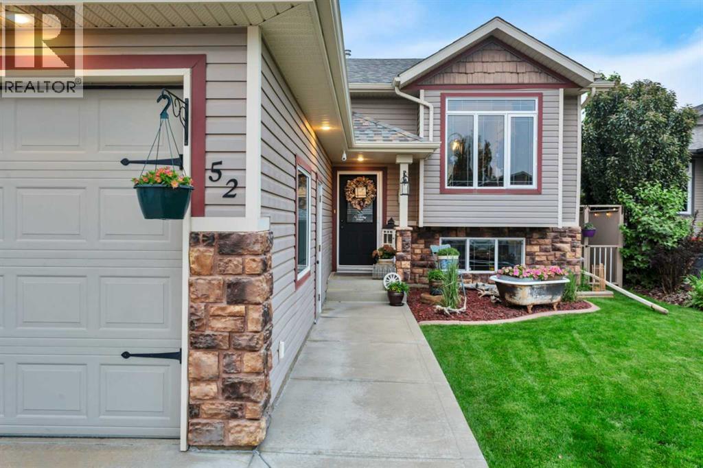 52 Irving Crescent Property Photo 2