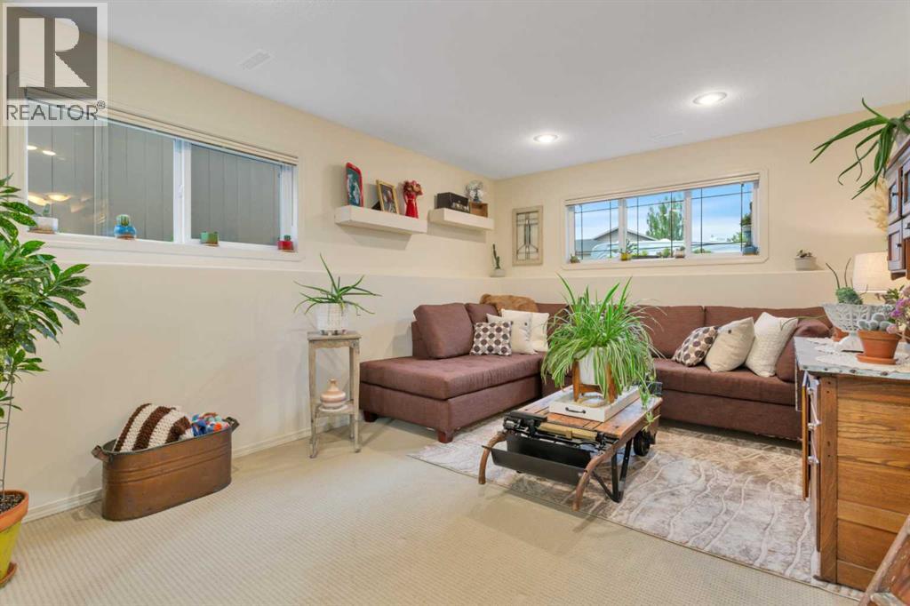 52 Irving Crescent Property Photo 20