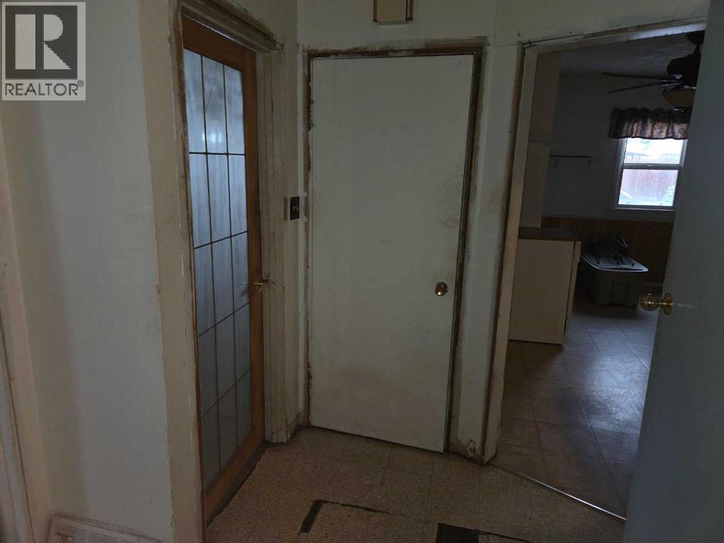 10036 103 Avenue Property Photo 7
