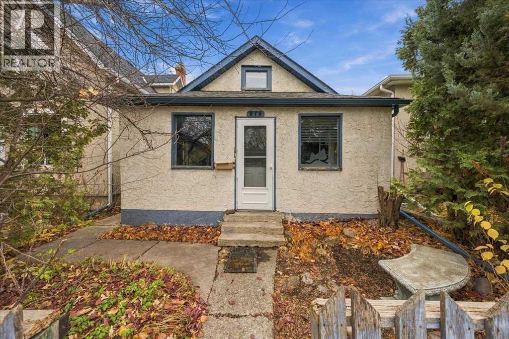 919 20 Avenue SE Property Photo 1