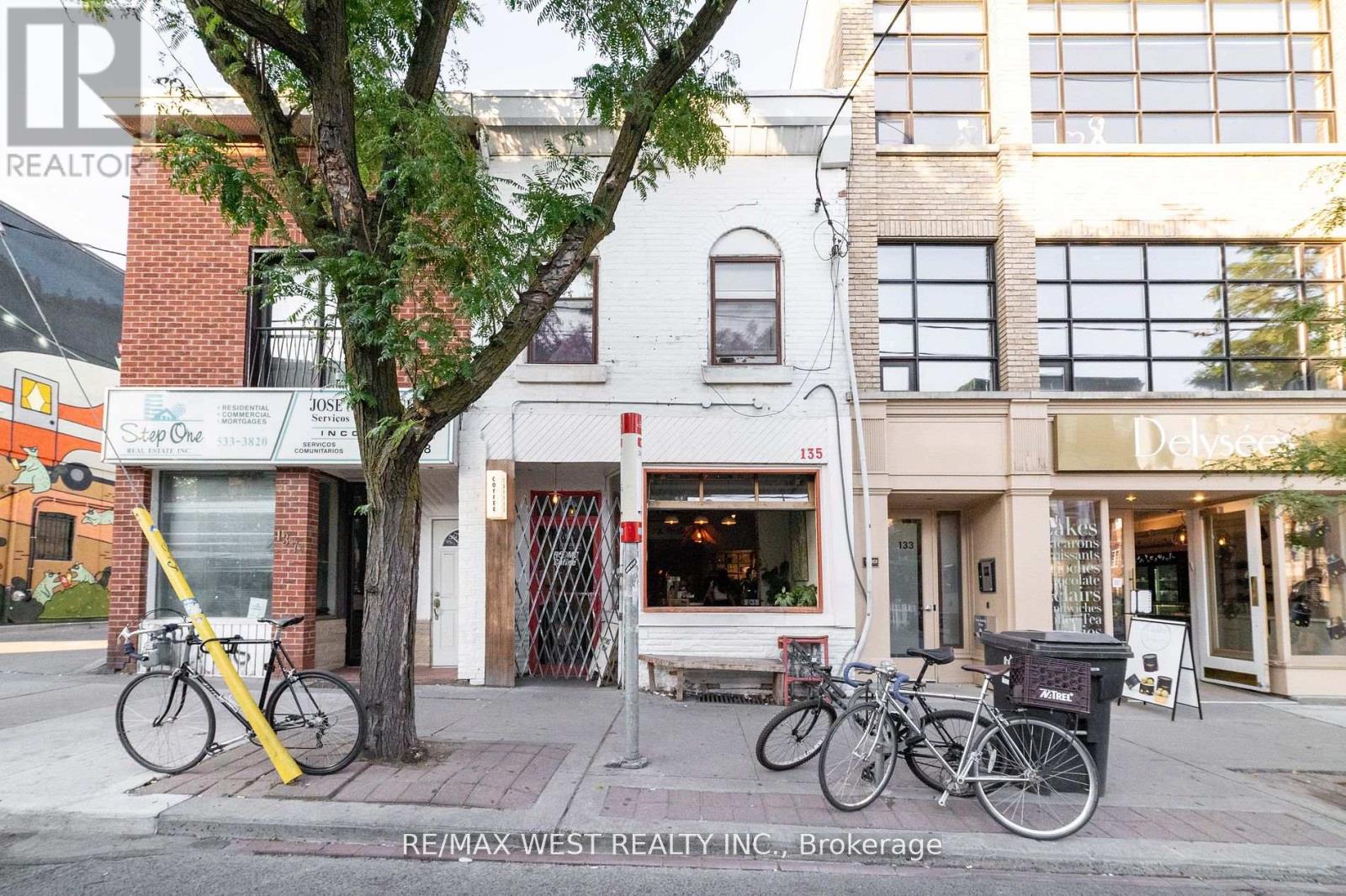 135 Ossington Avenue Property Photo 3