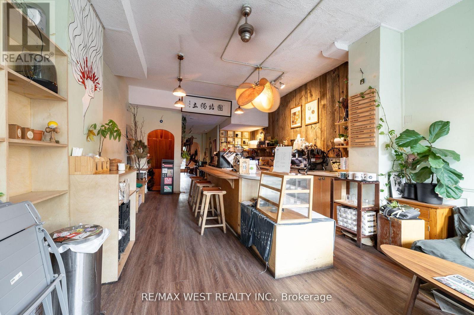 135 Ossington Avenue Property Photo 4
