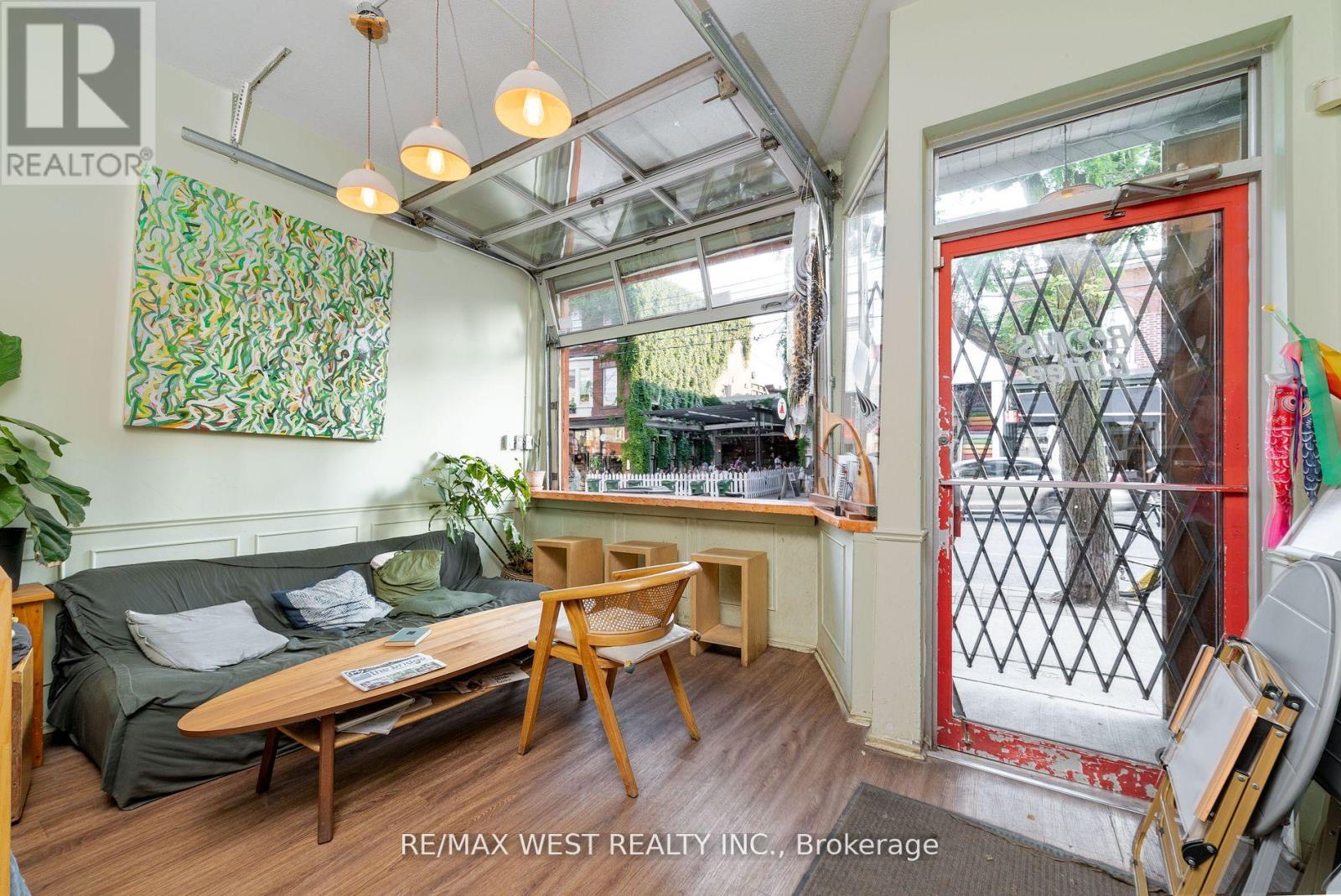 135 Ossington Avenue Property Photo 5