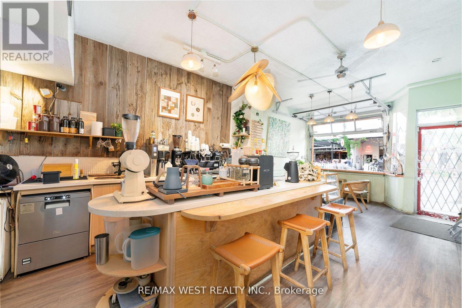 135 Ossington Avenue Property Photo 6