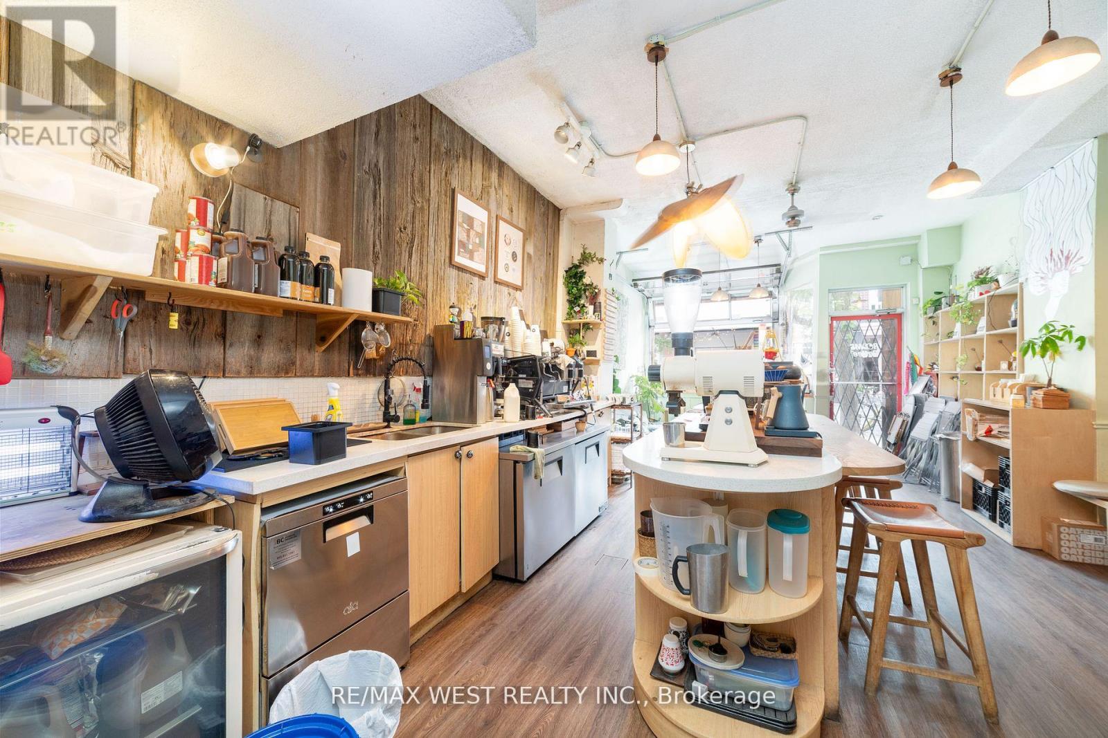 135 Ossington Avenue Property Photo 7
