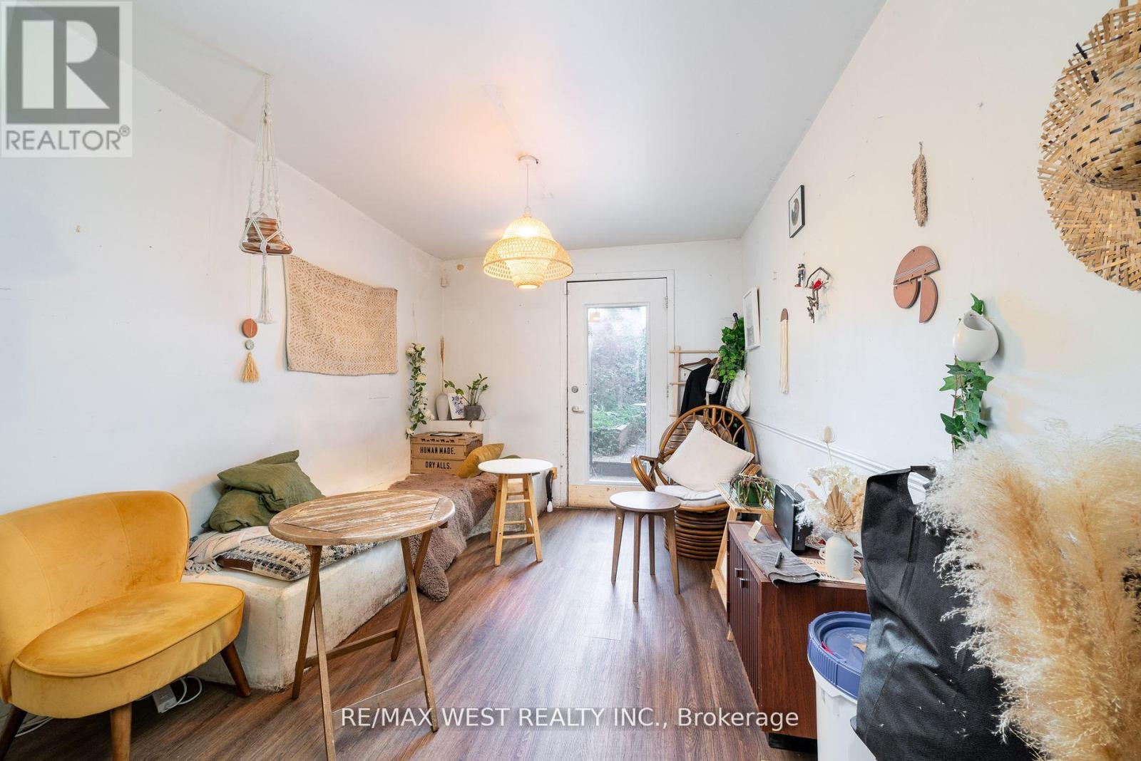 135 Ossington Avenue Property Photo 8