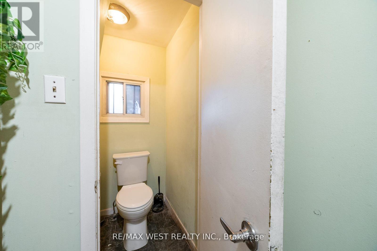 135 Ossington Avenue Property Photo 9