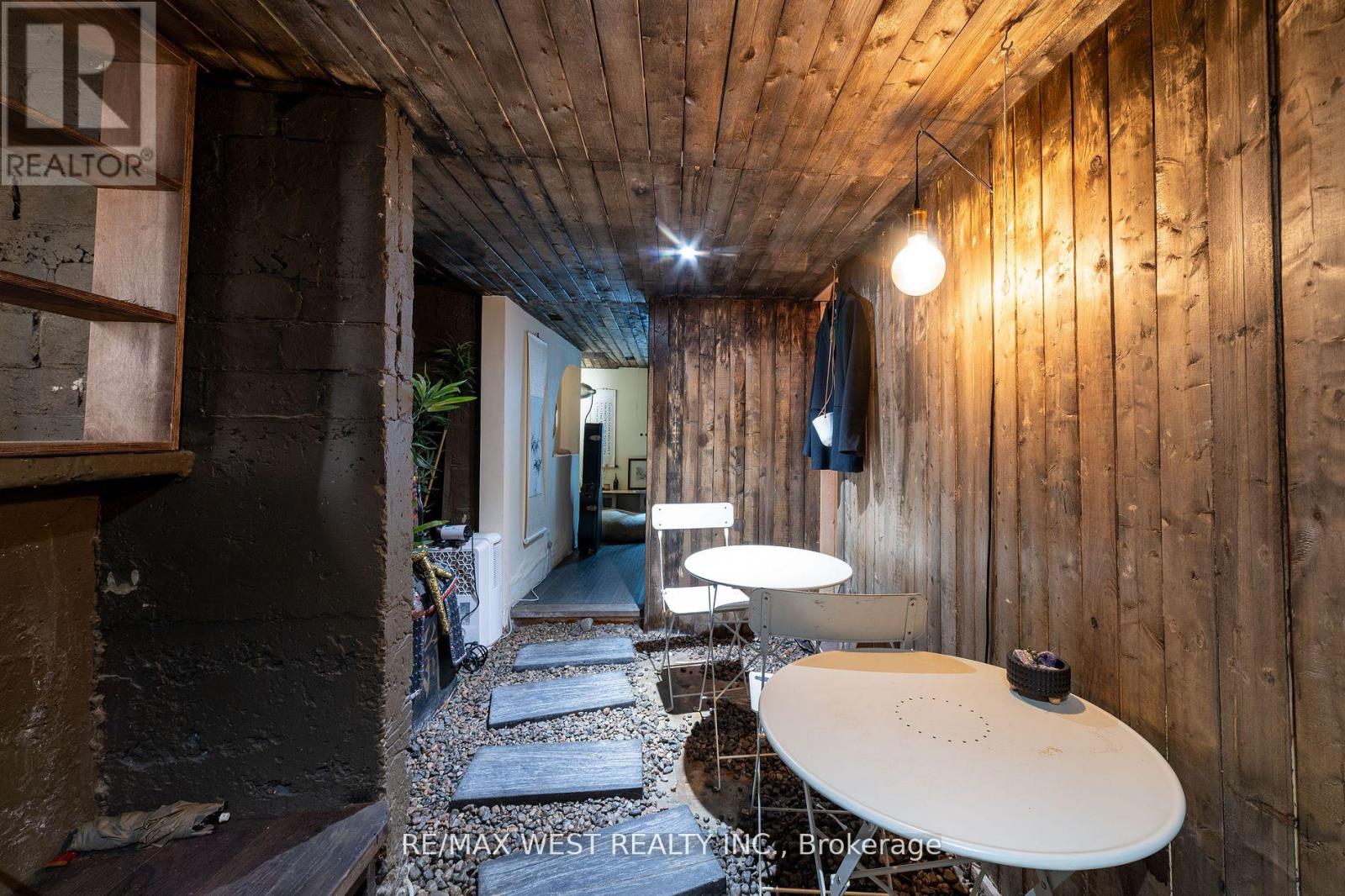 135 Ossington Avenue Property Photo 26