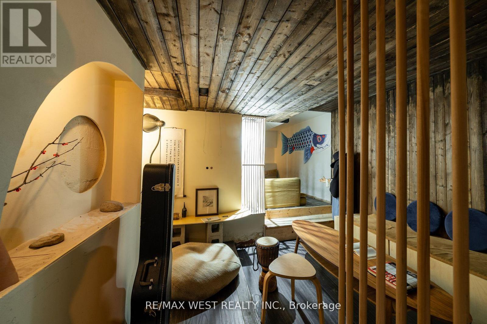 135 Ossington Avenue Property Photo 28