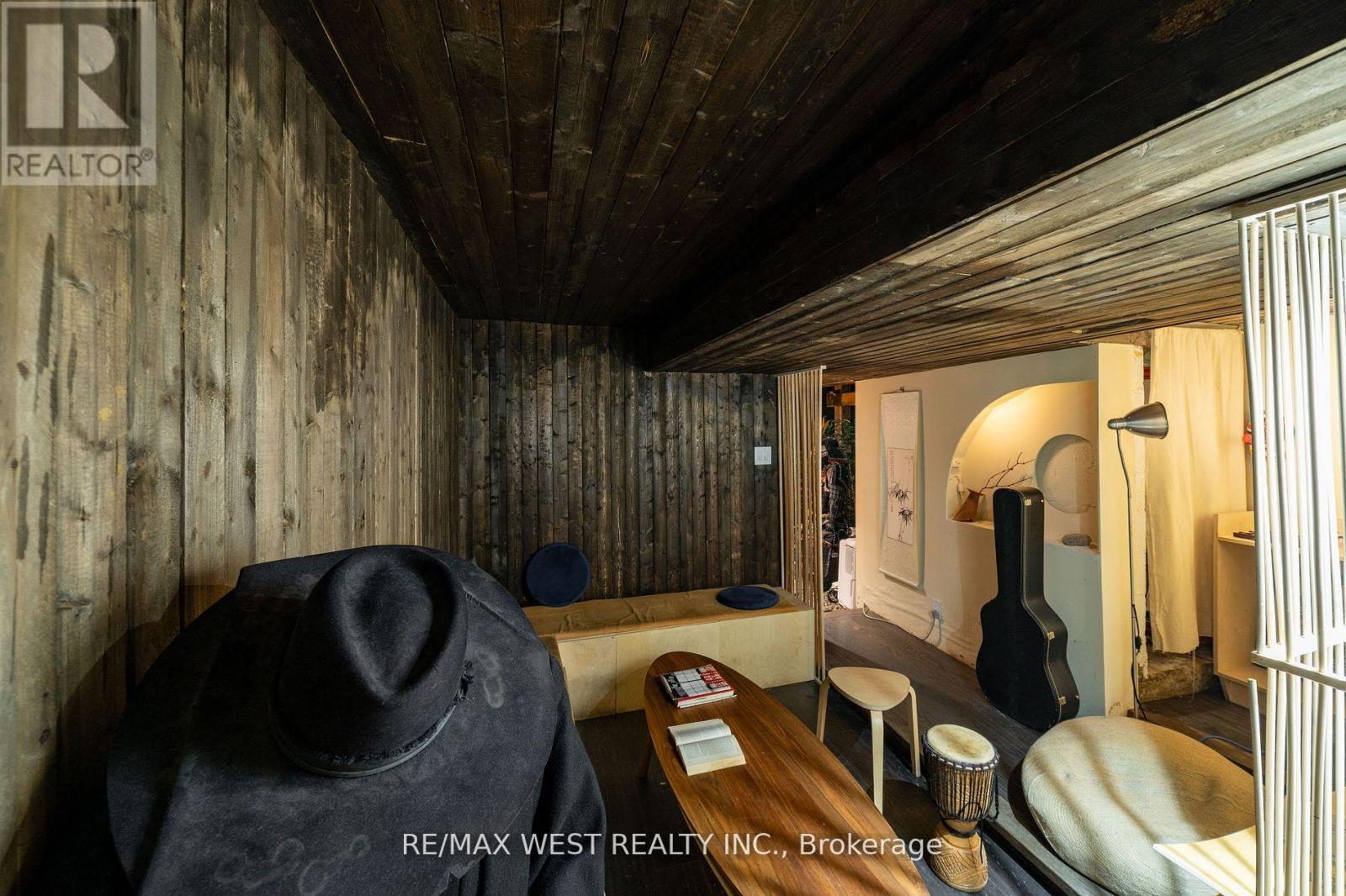 135 Ossington Avenue Property Photo 29