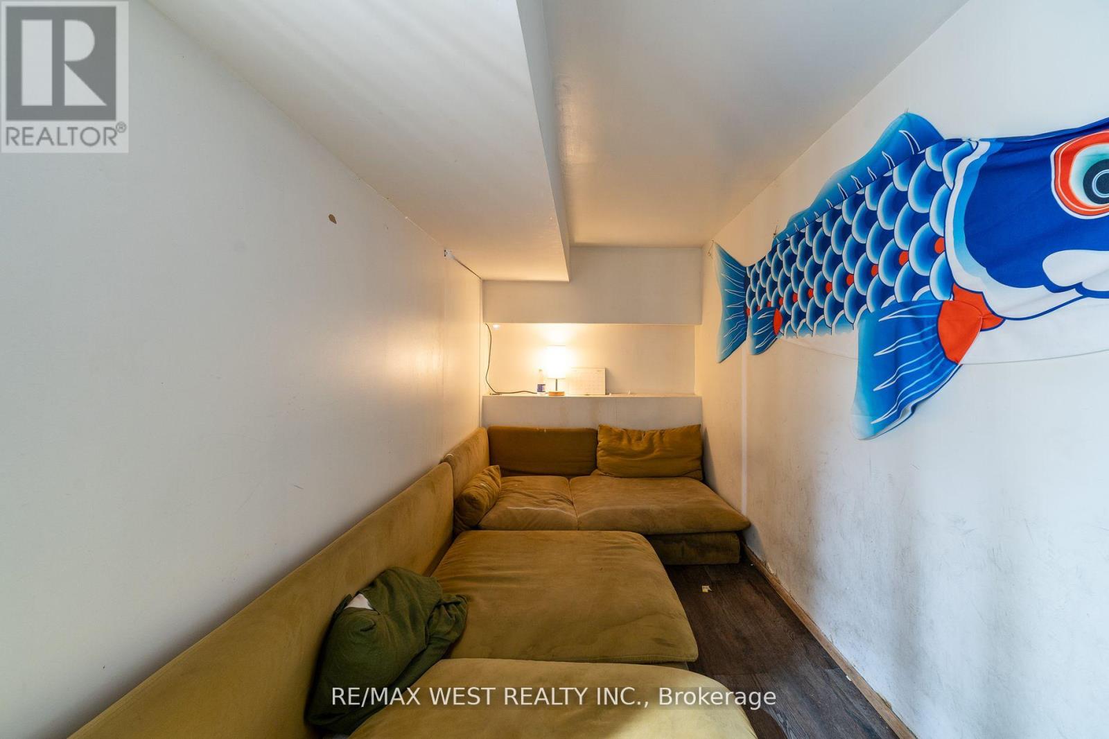 135 Ossington Avenue Property Photo 30