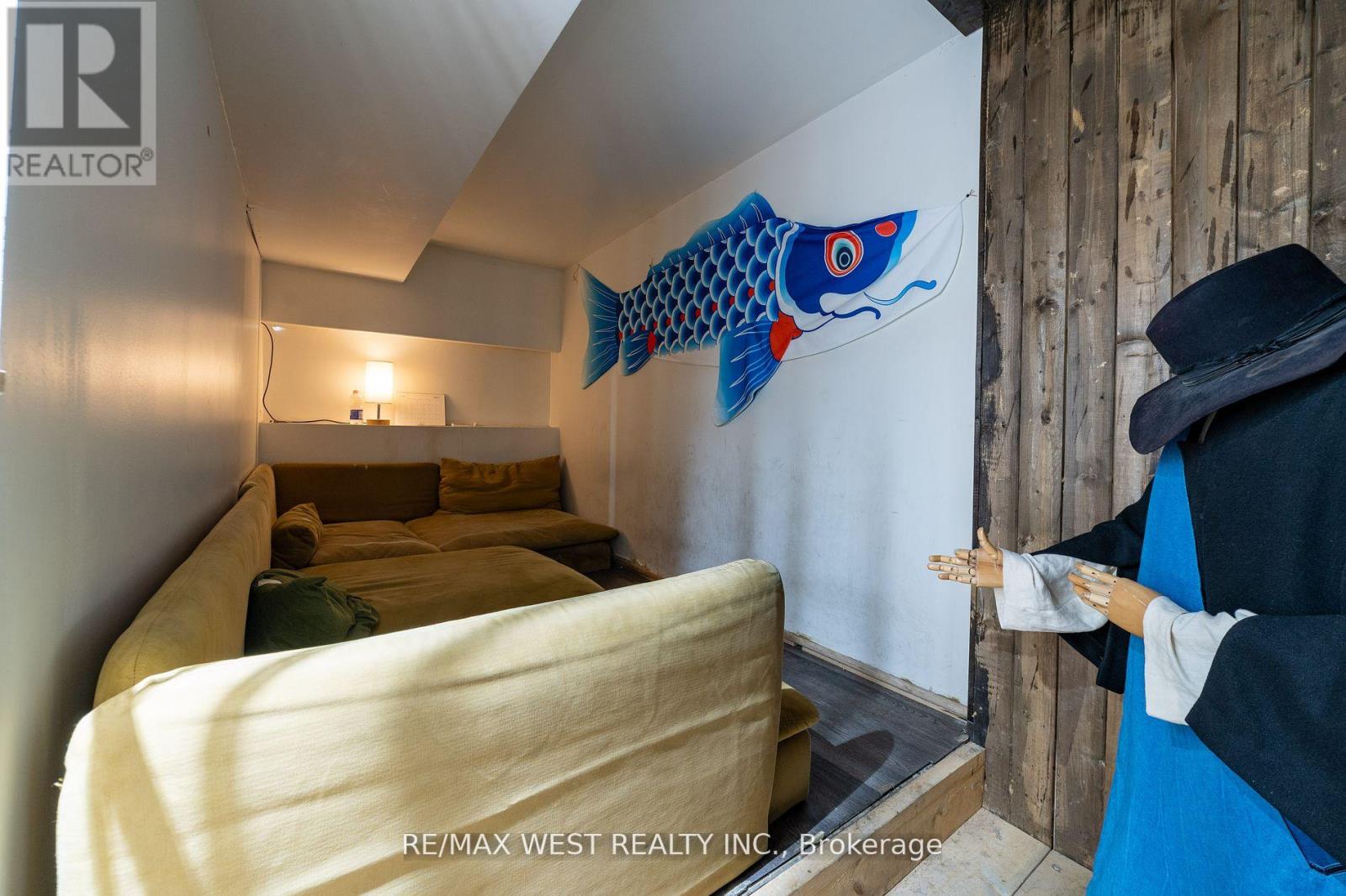 135 Ossington Avenue Property Photo 31