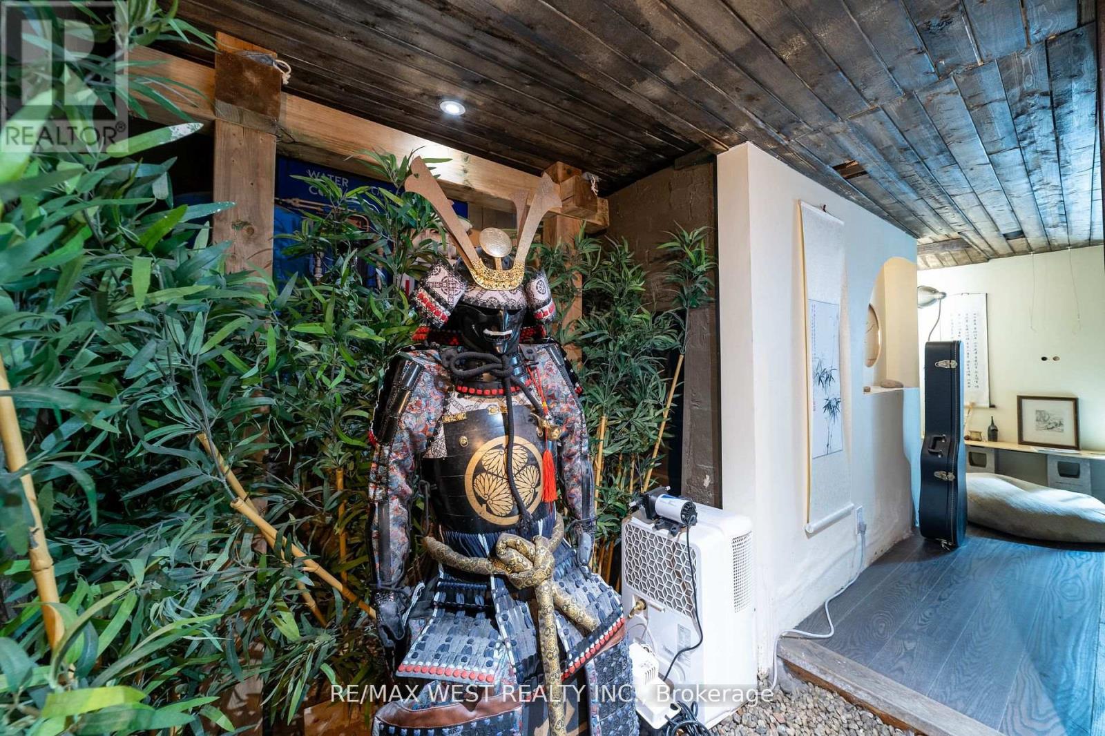 135 Ossington Avenue Property Photo 33