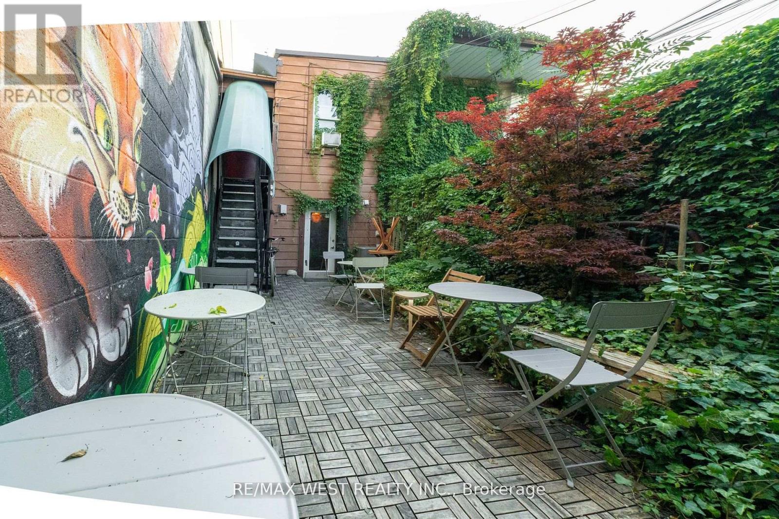 135 Ossington Avenue Property Photo 35