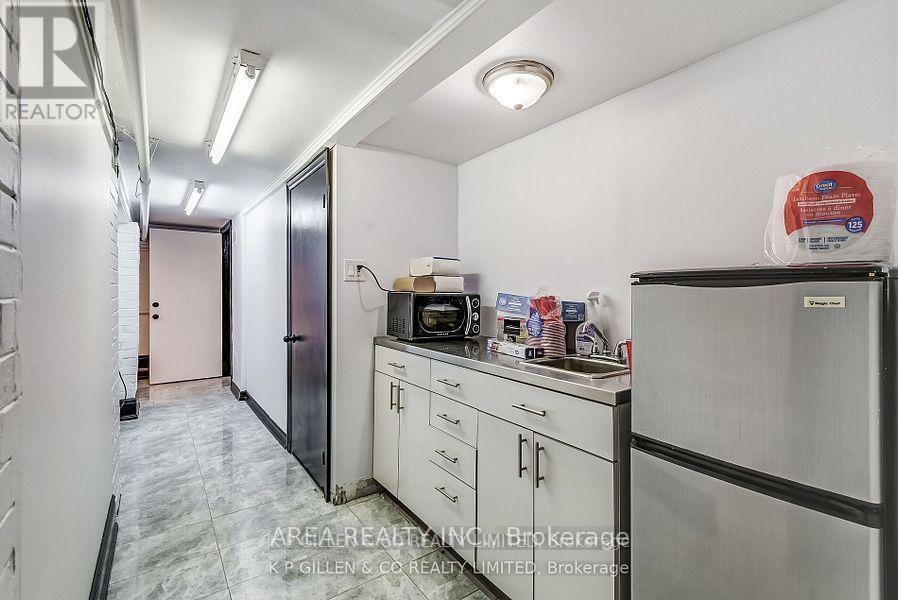 Ll - 198a Davenport Road Property Photo 6
