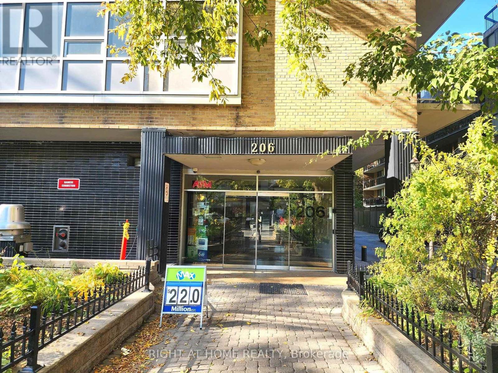 206 St. George Street Property Photo 1