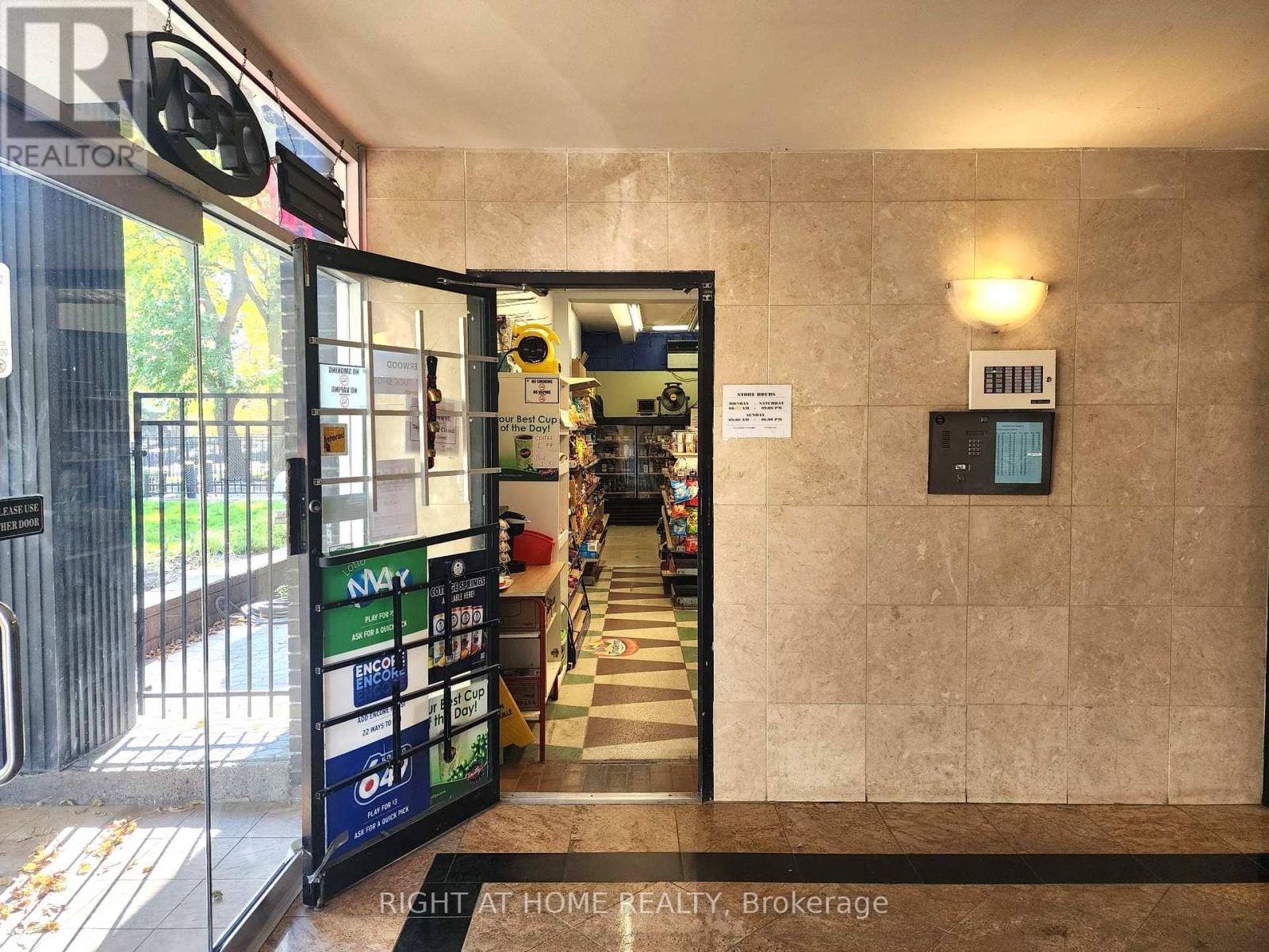206 St. George Street Property Photo 2