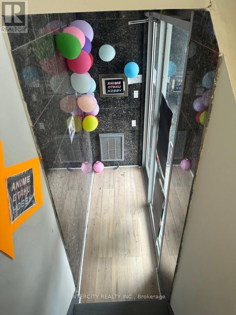 2nd Flr - 627 Bloor Street W Property Photo 3