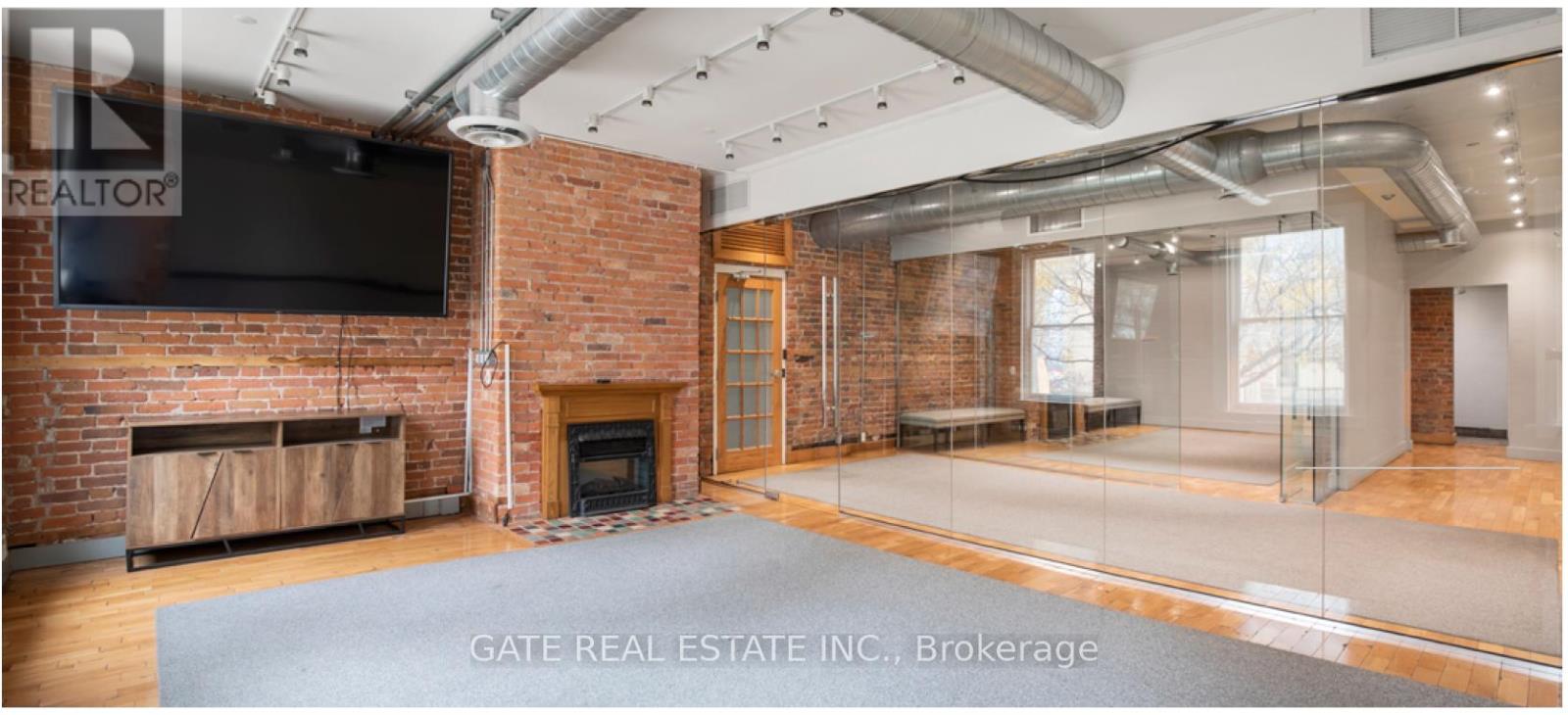 105 King Street E Property Photo 3