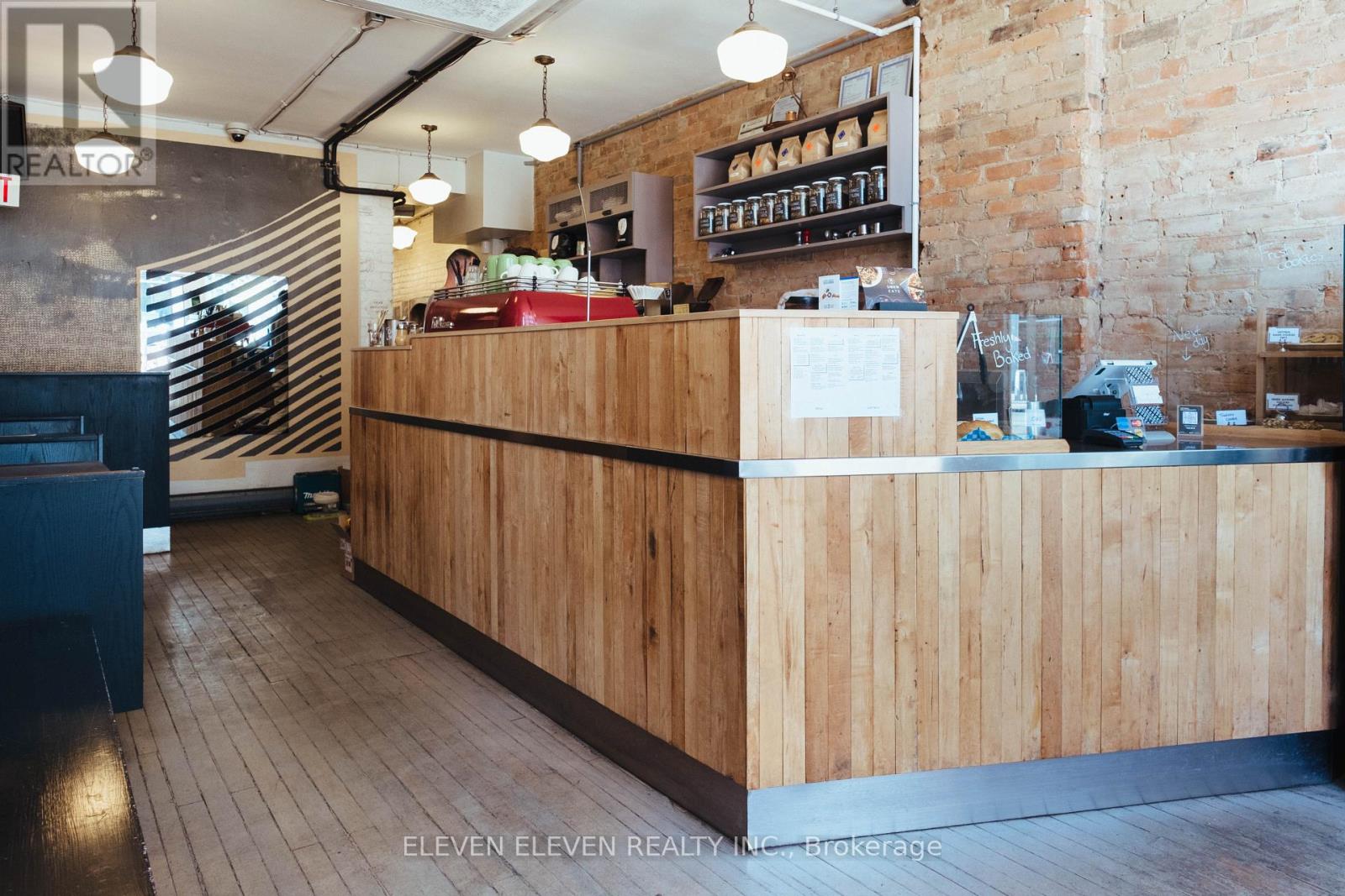 1024 Queen Street W Property Photo 2