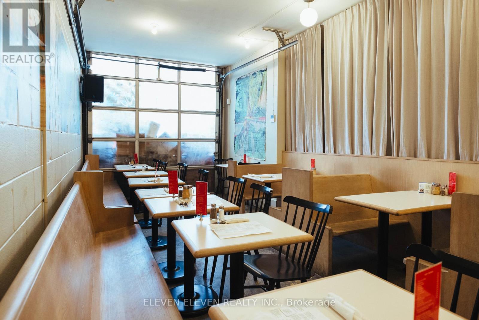 1024 Queen Street W Property Photo 8