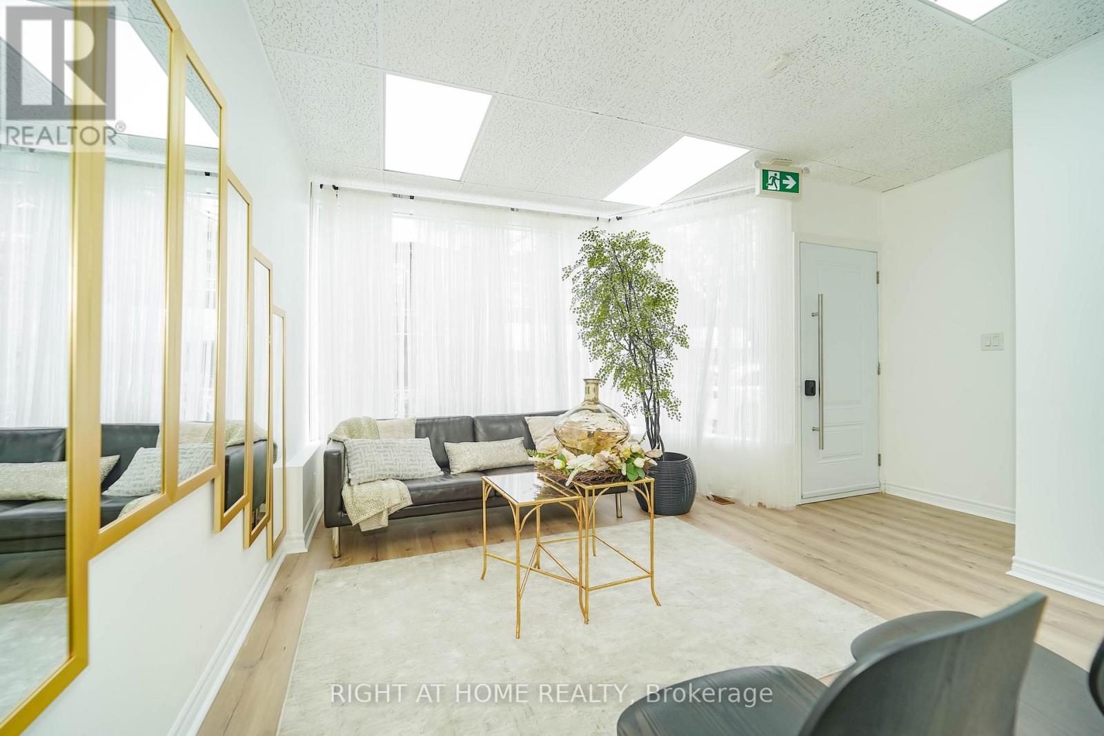 1092 Bathurst Street Property Photo 7