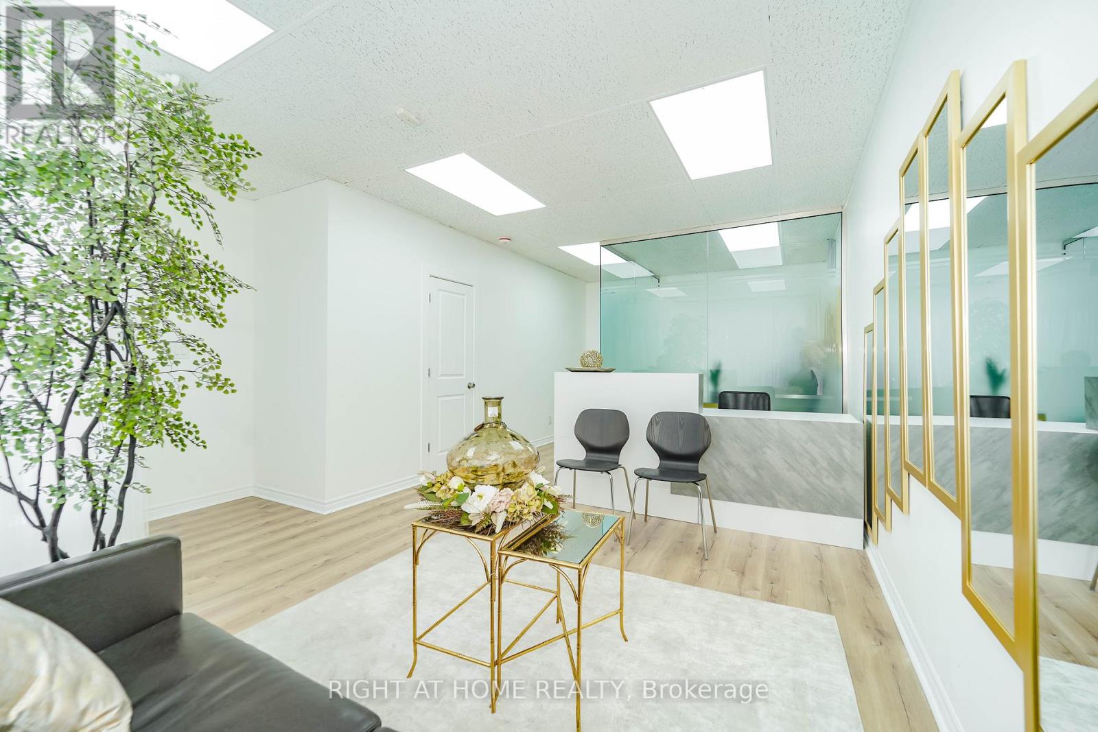 1092 Bathurst Street Property Photo 8