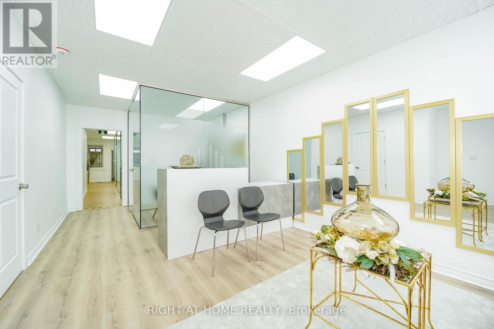 1092 Bathurst Street Property Photo 9