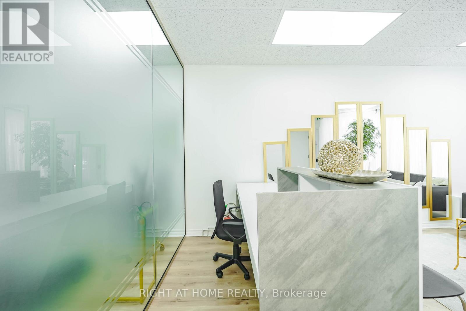 1092 Bathurst Street Property Photo 10