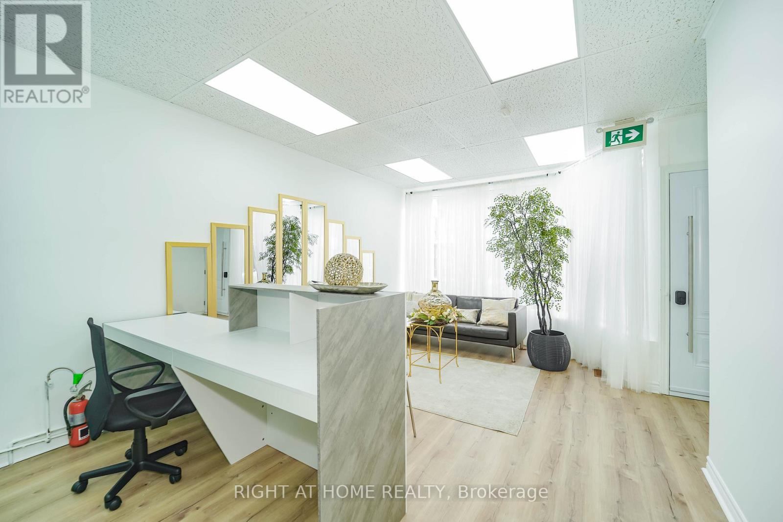 1092 Bathurst Street Property Photo 11