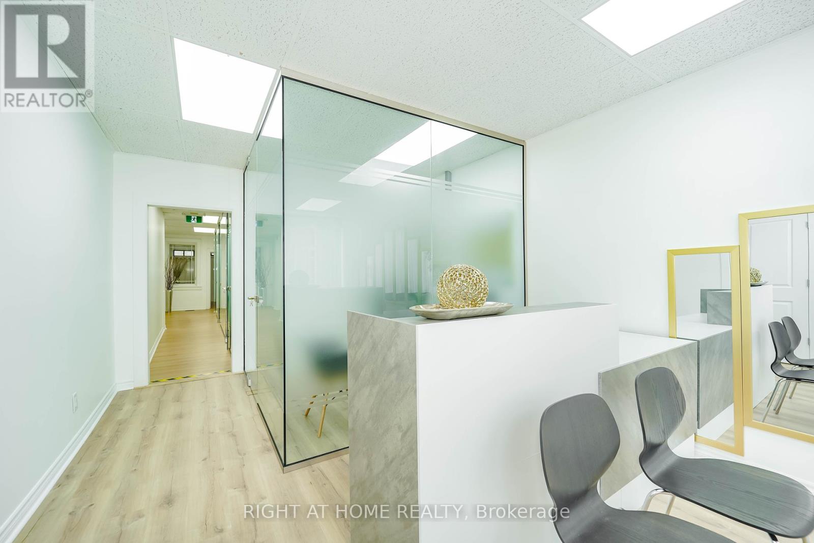 1092 Bathurst Street Property Photo 12