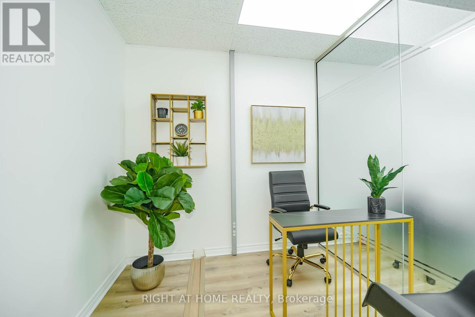 1092 Bathurst Street Property Photo 13
