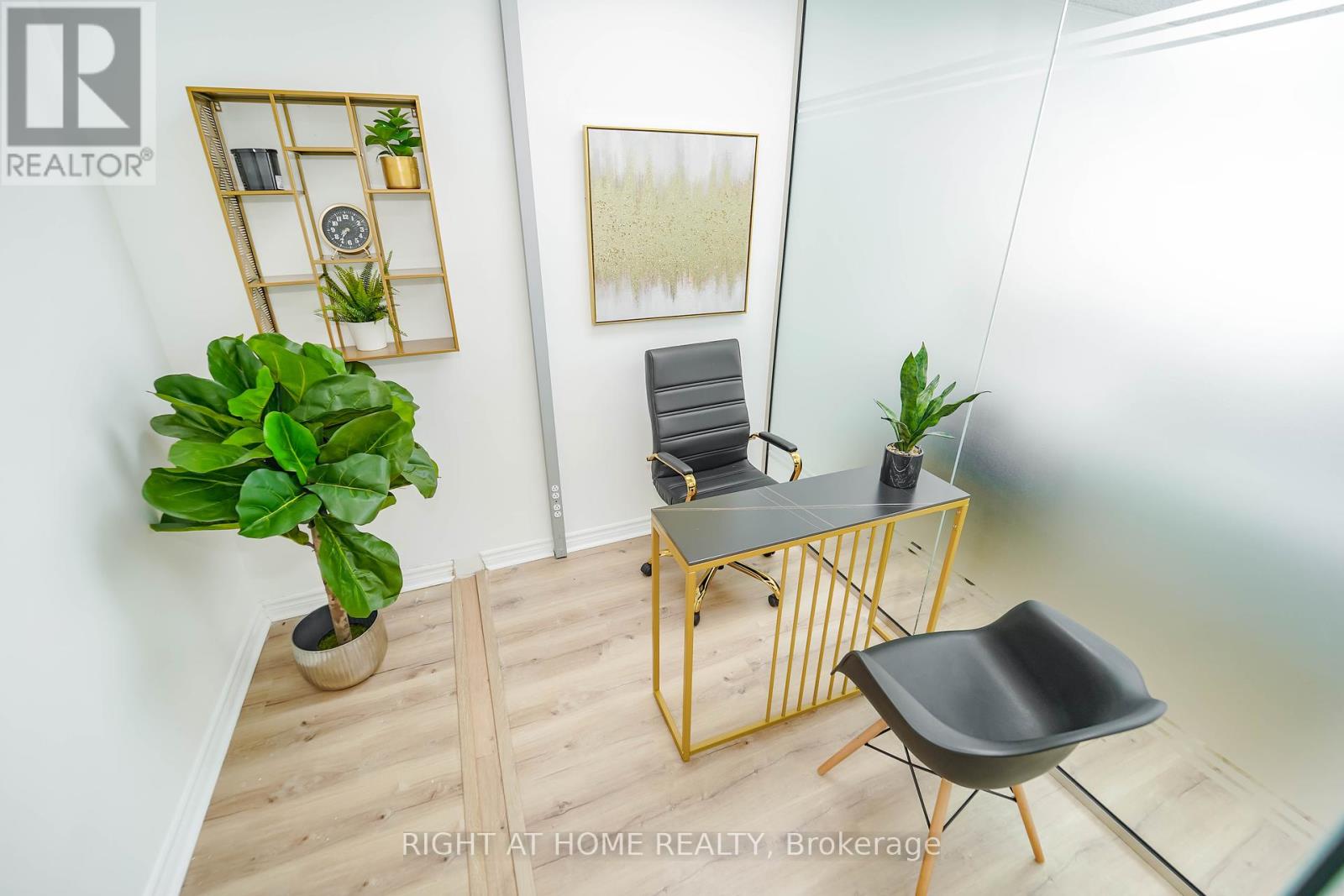 1092 Bathurst Street Property Photo 14