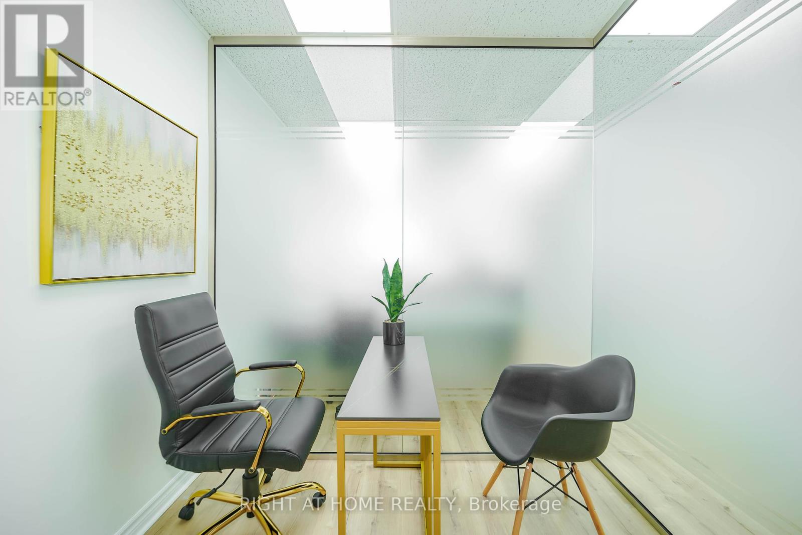 1092 Bathurst Street Property Photo 15
