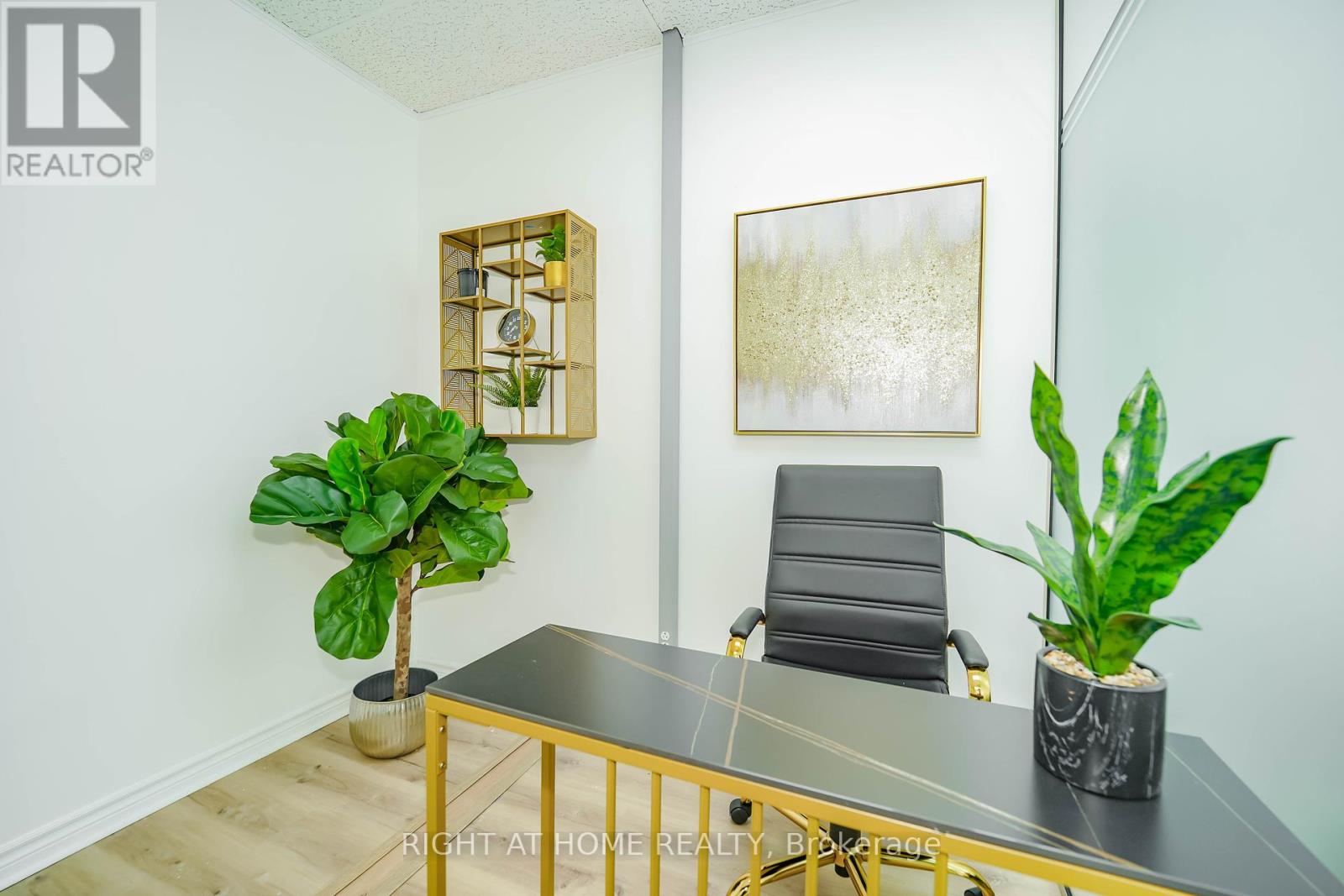 1092 Bathurst Street Property Photo 16