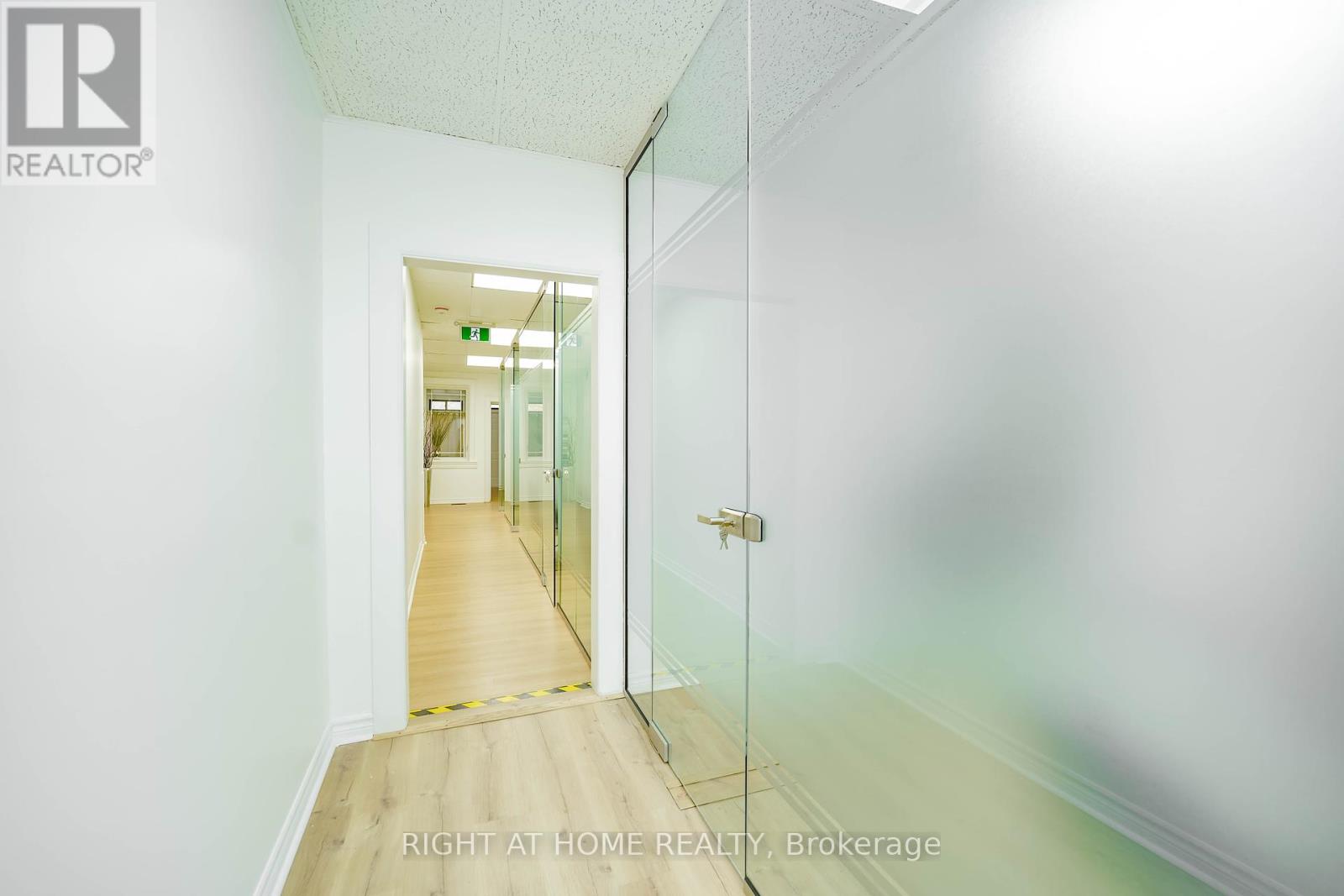 1092 Bathurst Street Property Photo 17
