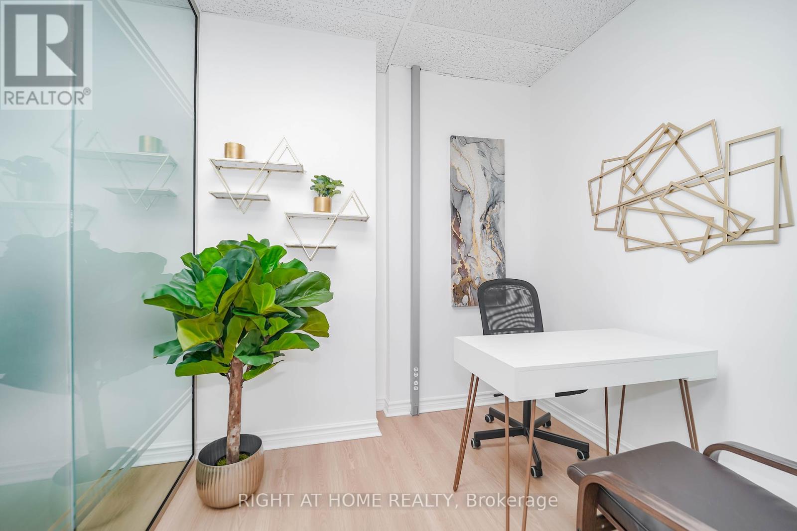 1092 Bathurst Street Property Photo 18